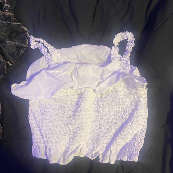 cute ruffle top - Picture 2 of 2